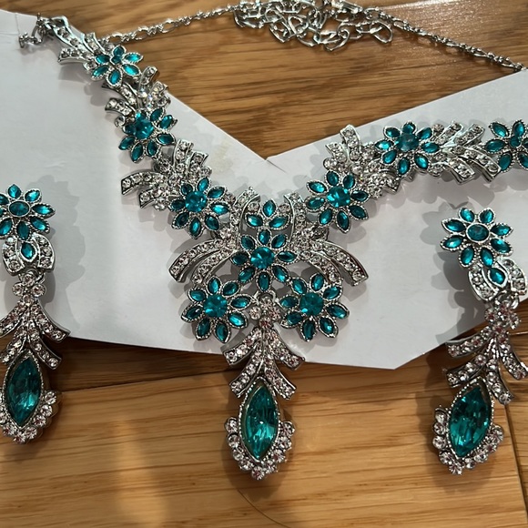 3 piece matching Jewelry set - Picture 2 of 4